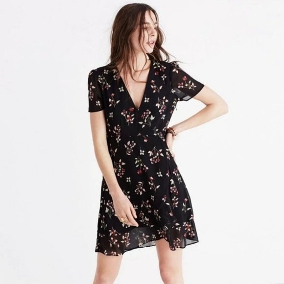 Madewell Dresses & Skirts - Madewell Posy Floral Ruffle Dress